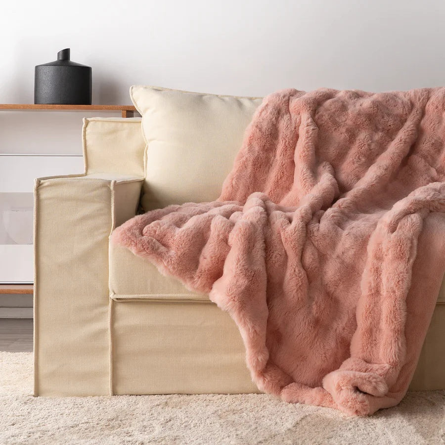 Ultrazachte plaid van imitatiebont voor ultiem comfort.